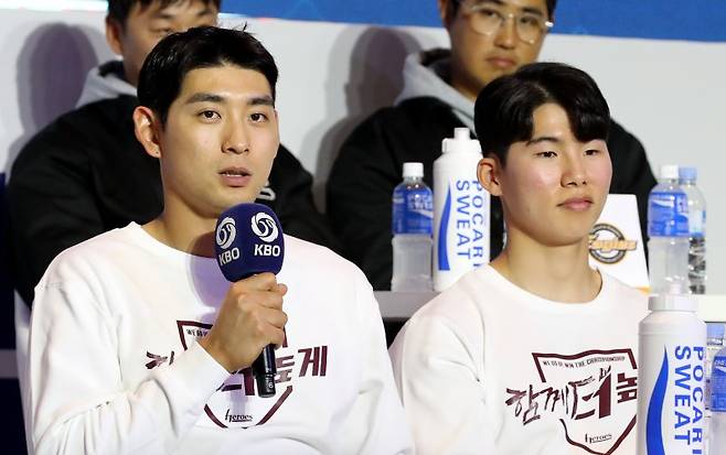 샌프란시스코 자이언츠 이정후와 LA 다저스 김혜성이 메이저리그 진출 후 정규시즌에서 처음으로 맞대결을 펼친다. 뉴스1