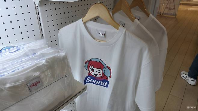 ▲ 무난하지만 꽤 맘에 들었던 스노우메이지 티셔츠.