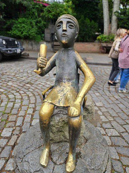 조지아 수도 트빌리시의 타마다 동상. 7세기에 제작된 진품을 복제한 청동 조형물이다. 안착히 기자