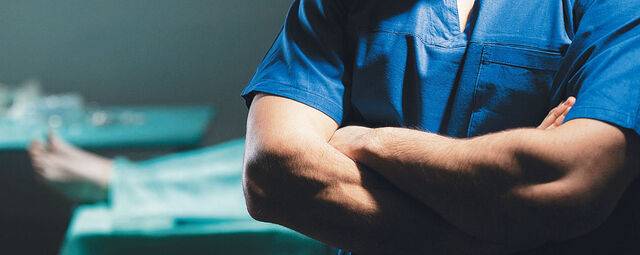 ‘의료사고를 일으키는 의사들’의 저자는 아무리 의학 기술이 발전하더라도 ‘의료 실수’는 피할 수 없다고 말하며 이러한 현실을 인정하는 데서부터 해결책을 모색해야 한다고 제안한다. 게티이미지뱅크