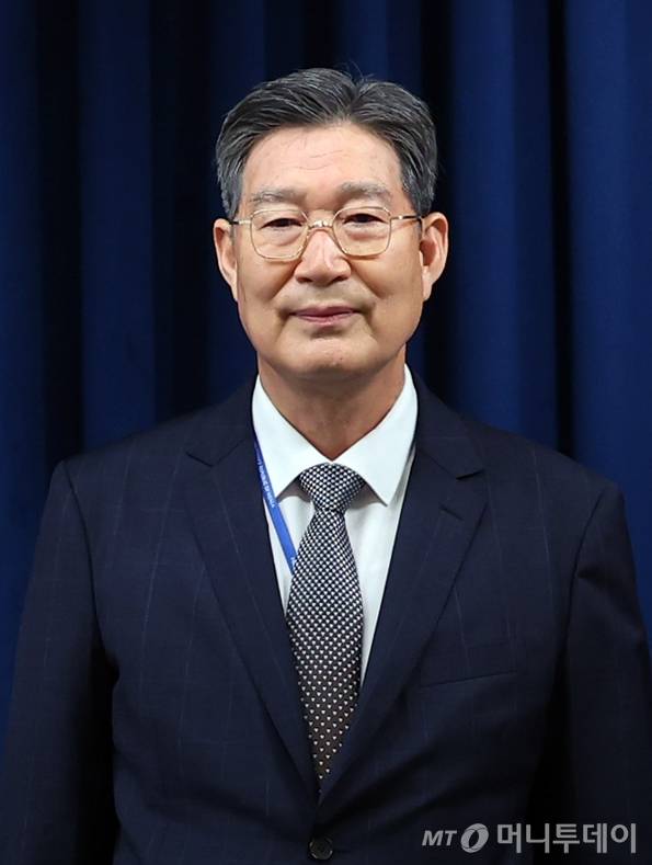 [서울=뉴시스] 최진석 기자 =  대통령실이 8일 이재명 대통령의 수석비서관 인선을 발표 했다. 사진은 이날 오광수 민정수석. 2025.06.08. myjs@newsis.com /사진=최진석