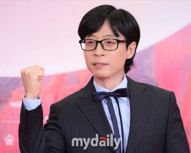 유재석이 어머니 앞에선 어리광쟁이로 변한다는 사실이 알려져 화제다. / 마이데일리 DB