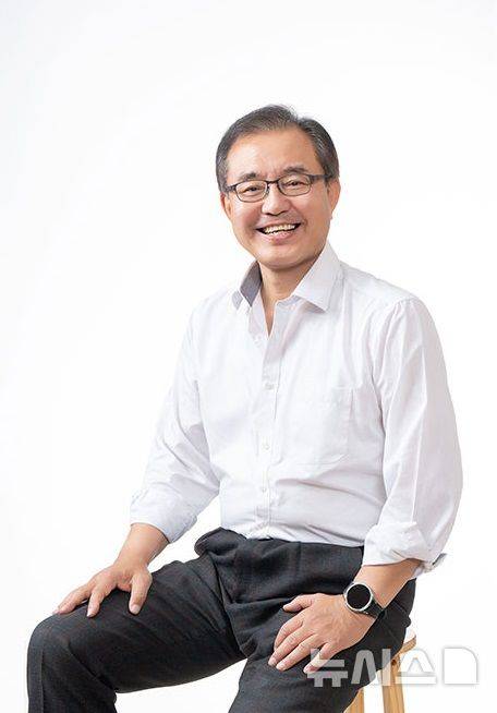 [서울=뉴시스]'채상병특검'으로 임명된 이명현(63·법무 9기) 전 국방부 검찰단 고등검찰부장. 2025.06.13 (사진 = 법무법인 와이비엘 갈무리) photo@newsis.com