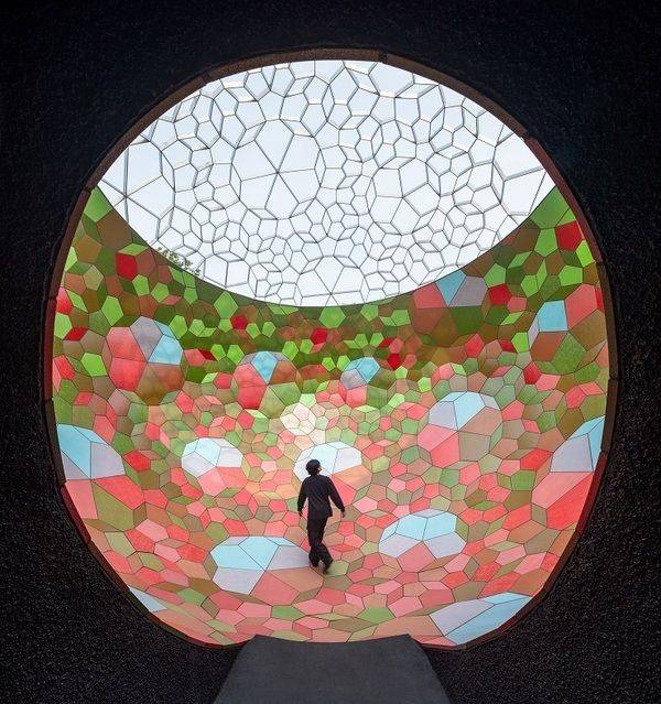 [신안=뉴시스]도초도 수국정원의 올라퍼 엘리아슨 작품 ‘숨결의 지구’. (사진=신안군 제공) 2025.06.13. photo@newsis.com *재판매 및 DB 금지