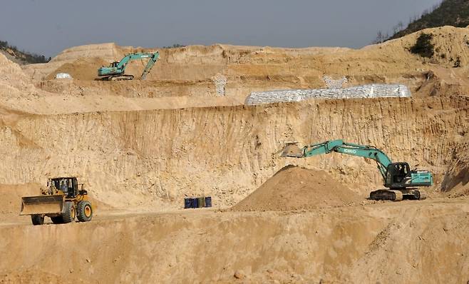 중국 장시성의 희토류 광산. 연합뉴스