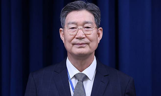 새정부 초대 민정수석에 임명된 오광수 변호사가 지난 8일 서울 용산구 대통령실 청사에서 열린 수석급 인선 발표 브리핑에 참석하고 있다. 뉴스1