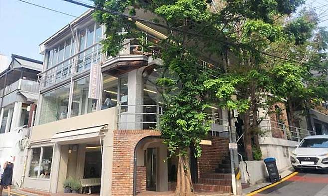 김나영 건물, 인터넷 커뮤니티