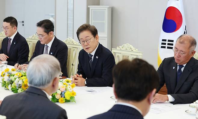 이재명 대통령이 13일 서울 용산 대통령실에서 열린 6경제단체·기업인 간담회에서 발언하고 있다. 대통령실통신사진기자단