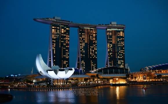 싱가포르 아트사이언스뮤지엄과 마리나베이샌즈 호텔. 사진은 기사 내용과 무관함. 2025.4.16 손원천 선임기자