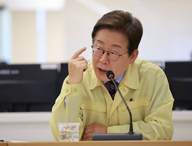이재명 대통령이 6월12일 서울 서초구 한강홍수통제소에서 수해(장마) 대비 현장 점검 회의를 주재하고 있다. ⓒ 연합뉴스