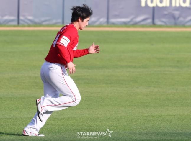 러닝 훈련을 하는 최정.  /사진=김진경 대기자