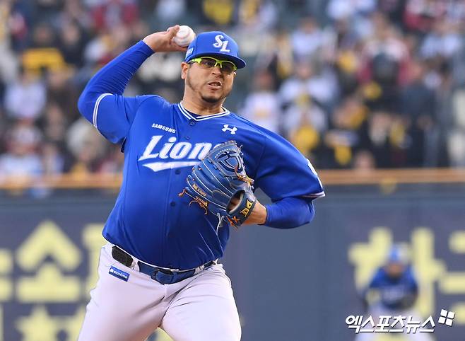 삼성 라이온즈 선발투수 아리엘 후라도가 올해 정규시즌 경기에 선발 등판해 투구하고 있다. 엑스포츠뉴스 DB