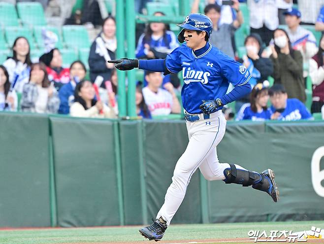 삼성 라이온즈 외야수 구자욱이 올해 정규시즌 경기에 출전해 홈런을 친 뒤 베이스를 돌고 있다. 엑스포츠뉴스 DB