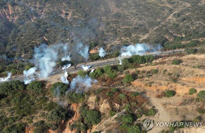 볼리비아 전 대통령 지지자들의 도로 봉쇄 현장 [피르케 AFP 연합뉴스. 재판매 및 DB 금지]