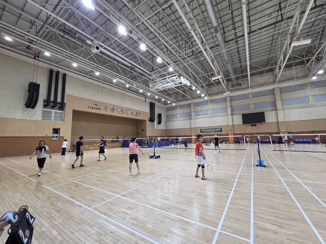 수성국민체육센터는 배드민턴, 탁구, 헬스, 파크골프 등을 이용하려는 대구시민들이 넓고 쾌적한 환경에서 저렴한 비용으로 이용할 수 있는 생활체육시설이다. 권예인 인턴