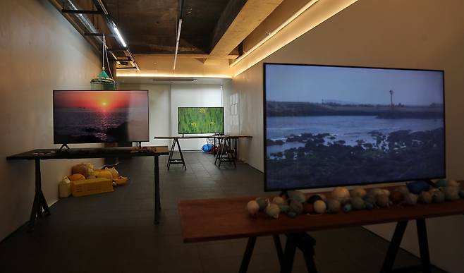 윌 볼튼의 작업실과 작품 ⓒ제주의소리