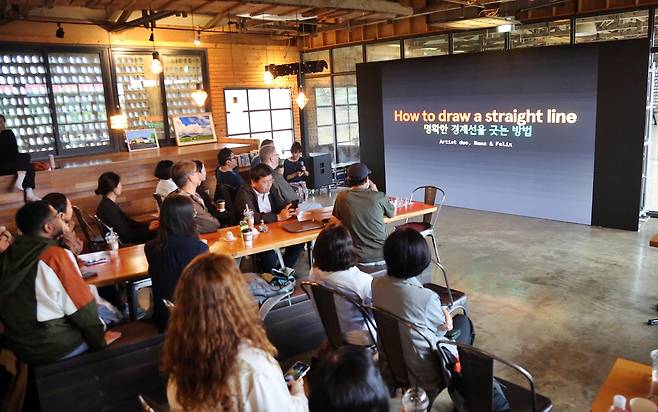 대정읍 감저 카페로 옮겨 진행한 오픈스튜디오 ⓒ제주의소리