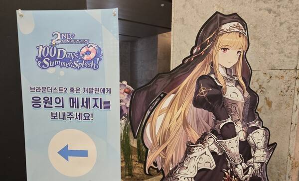 - 다들 수영복인데... 안젤리카 너 T야?