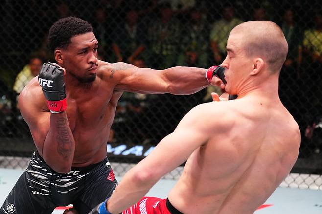 만수르 압둘-말릭(왼쪽). 사진 | UFC