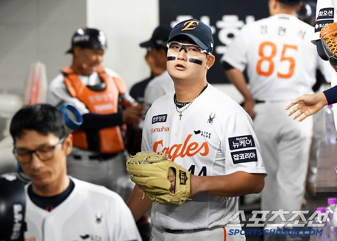 12일 대전 한화생명볼파크에서 열린 한화 이글스와 두산 베어스의 경기. 한화 마무리 김서현이 8회 2사 만루 위기를 막아낸 뒤 숨을 고르고 있다. 대전=박재만 기자 pjm@sportschosun.com/2025.06.12/