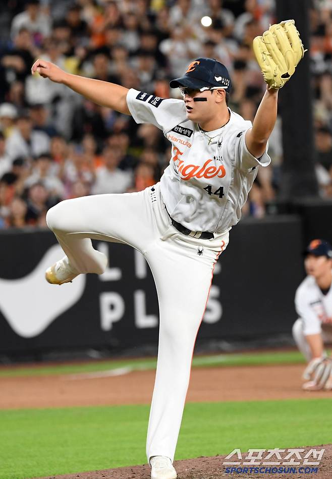 12일 대전 한화생명볼파크에서 열린 한화 이글스와 두산 베어스의 경기. 한화 마무리 김서현이 8회 2사 만루 위기를 막아낸 뒤 환호하고 있다. 대전=박재만 기자 pjm@sportschosun.com/2025.06.12/