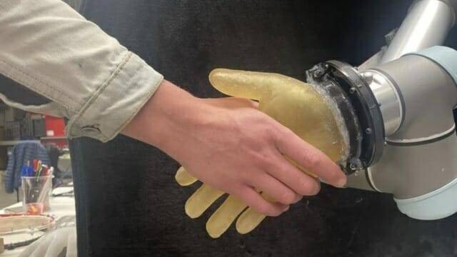 영국 연구진이 다양한 유형의 터치에 다르게 반응하는 고감도 로봇 피부를 개발했다. (사진=케임브리지 대학)