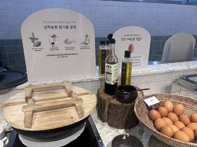 조식에는 상하농원 공방에서 생산되는 계란과 참기름 등이 제공된다. 황소영 기자 fangso@donga.com