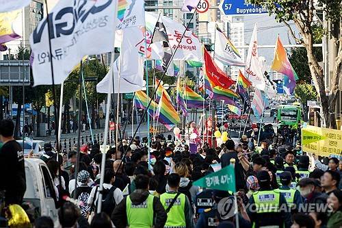 지난해 퀴어축제 거리 행진[연합뉴스 자료사진]