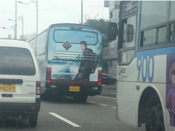 신호 대기 중인데 자꾸 째려보는 버스기사..