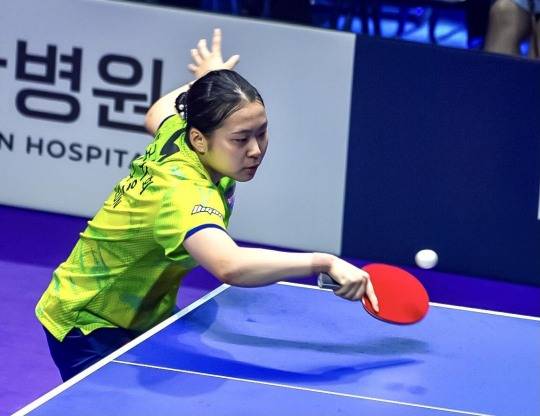두나무 프로탁구리그 여자부 4강 경기 중인 이다은. 사진[연합뉴스]