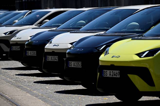 독일 베를린에 주차된 중국 전기자동차 기업 비야디(BYD) 차량들 [사진 출처 = 로이터 연합뉴스]