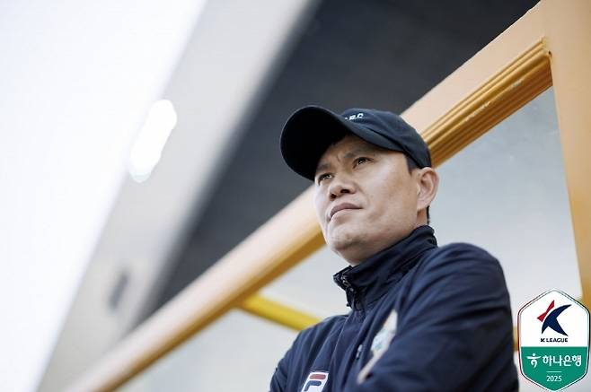 강원 FC 정경호 감독. 사진=한국프로축구연맹