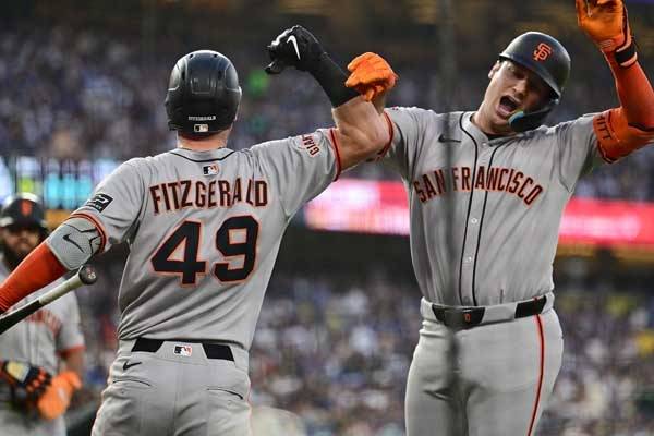 케이시 슈미트가 만루홈런을 때린 뒤 환호하고 있다. 사진= Getty Images/AFP= 연합뉴스 제공