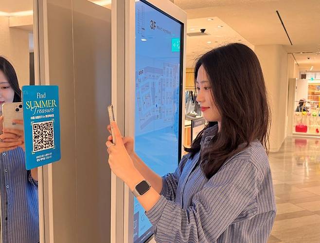 [서울=뉴시스]롯데백화점은 무더위를 피해 실내활동을 선호하는 '백캉스(백화점+바캉스)' 수요를 선점하기 위해 오는 22일까지 '파인드 서머 트레저(Find Summer Treasure)'를 테마로 고객 참여형 이벤트를 선보인다.(사진=롯데백화점 제공) *재판매 및 DB 금지