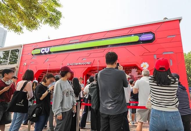 [서울=뉴시스] 편의점 CU가 지난달 출시한 '피스마이너스원 레드 하이볼'이 매일 8888캔 완판 행렬을 일으키고 있다고 4일 밝혔다. (사진=BGF리테일 제공) *재판매 및 DB 금지