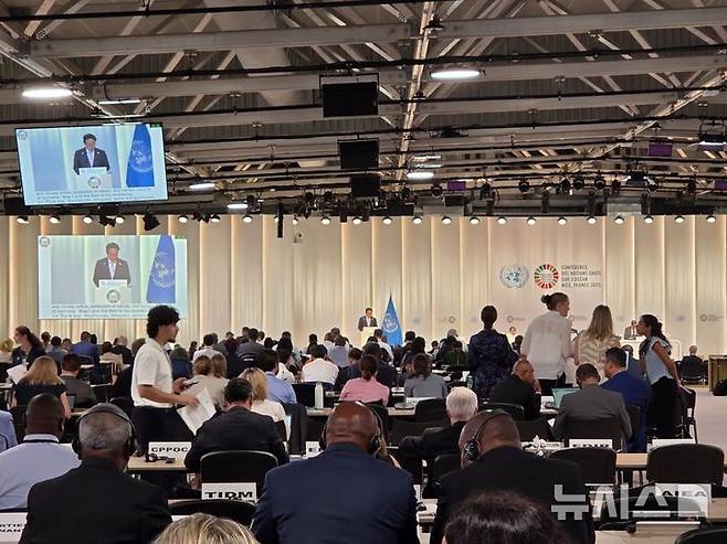 [니스=뉴시스] 이혜원 기자 = 강도형 해양수산부 장관이 지난 10일(현지 시간) 프랑스 니스에서 열린 제3차 유엔 해양총회 본회의에서 기조연설하고 있다. 2025.06.14. hey1@newsis.com