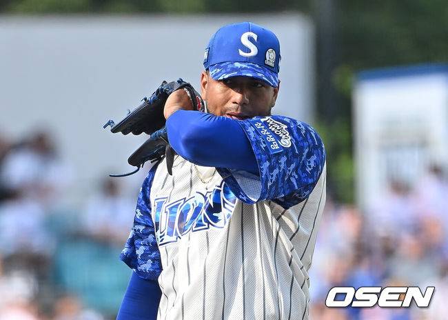 [OSEN=대구, 이석우 기자] 7일 대구삼성라이온즈파크에서 2025 신한 SOL 뱅크 KBO 리그 삼성 라이온즈와 NC 다이노스의 경기가 열렸다. 홈팀 삼성은 레예스가, 방문팀 NC는 신민혁이 선발 출전했다. 삼성 라이온즈 선발 투수 레예스가 1회초 2실점하고 아쉬워하고 있다. 2025.06.07 / foto0307@osen.co.kr