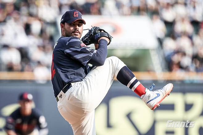 역투하는 감보아의 모습. /사진=롯데 자이언츠