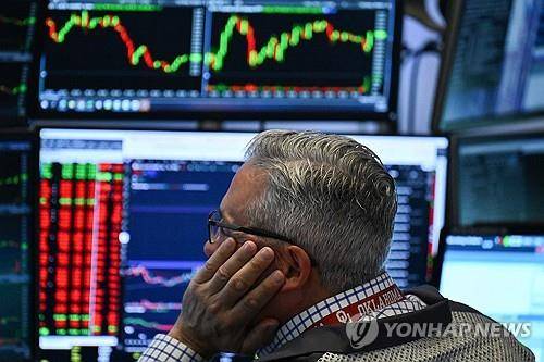 뉴욕증권거래소의 트레이더 [뉴욕 AFP=연합뉴스. 재판매 및 DB 금지]