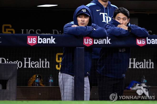 경기 바라보는 김하성(왼쪽) [AFP=연합뉴스]