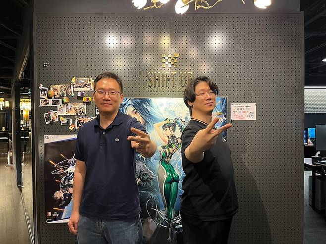 시프트업 김형태 대표(오른쪽)과 이동기 최고기술책임자(CTO) [시프트업·소니 인터랙티브 엔터테인먼트(SIE) 제공]