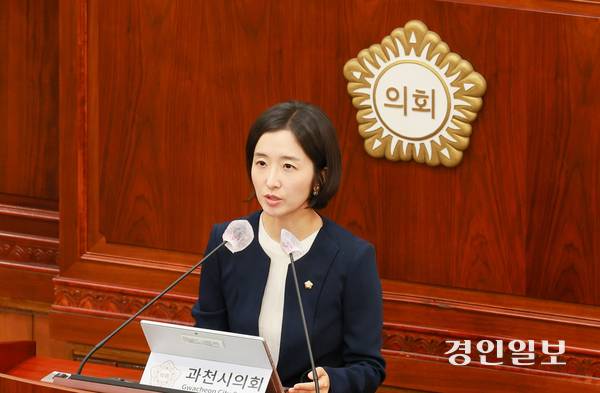 13일 진행된 과천시의회 제291회 제1차 정례회 제2차 본회의에서 박주리 의원이 7분 자유발언을 진행하고 있다. 2025.6.13. /과천시의회 제공