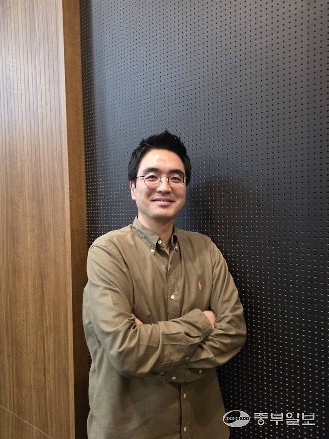 이건상 화성시 오케스트라 음악감독. 이준도기자