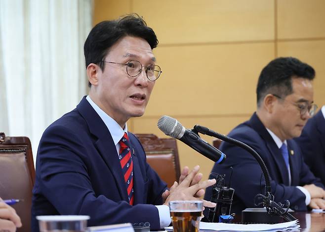 김민석 국무총리 후보자가 13일 서울 종로구 통의동 금융감독연수원에 마련된 청문회 준비단 사무실에서 열린 밥상물가 안정을 위한 경청 간담회에서 발언하고 있다. 2025.6.13 사진=연합뉴스.