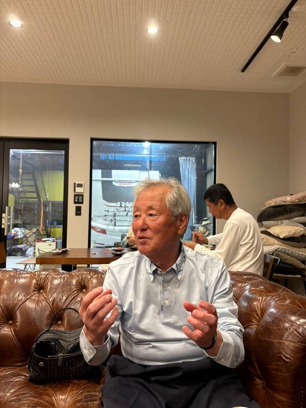 김청일 아이오이평화기념비를지키는모임 명예회장이 경남도민일보와 인터뷰하고 있다. /서동진 기자