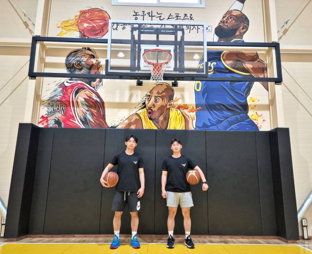 대구 엔젤스 농구단의 원장과 부원장으로 활약 중인 권성진, 지윤 씨(왼쪽부터) 형제. 채정민 기자