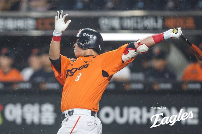 한화이글스 노시환이 8회말 솔로홈런을 터뜨리고 있다. 사진=한화이글스