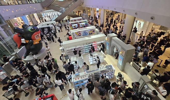 - 잠실 롯데타워 1층을 지배한 던파의 존재감