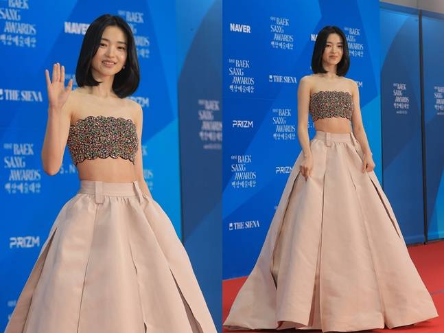 지난달 백상예술대상 레드카펫에서 드레스 자태를 뽐낸 김태리는 큰 키에 완벽 비율을 자랑한다. [사진=연합뉴스]