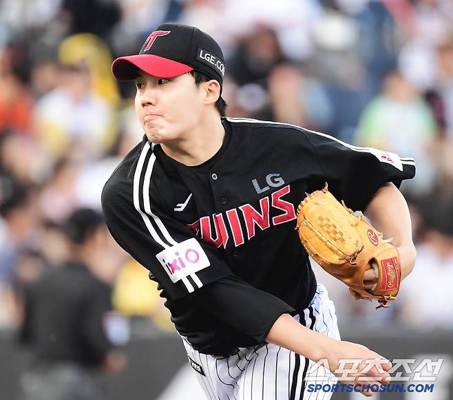 14일 대전 한화생명볼파크에서 열린 한화와 LG의 경기. 선발 투구하고 있는 LG 임찬규. 대전=송정헌 기자songs@sportschosun.com/2025.06.14/